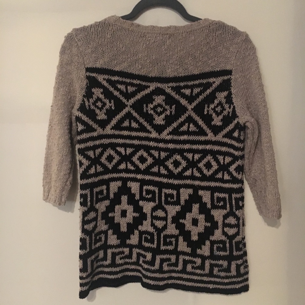 Geometric Pattern Pullover - Picture 3 of 4